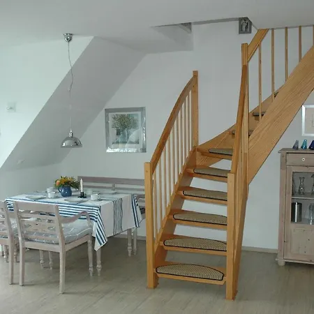 Apartman Fewo-Martje-Flohrs-Mit-Strandkorb-Am-Strand
