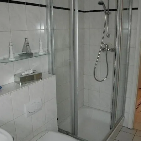 Fewo-Martje-Flohrs-Mit-Strandkorb-Am-Strand Apartman